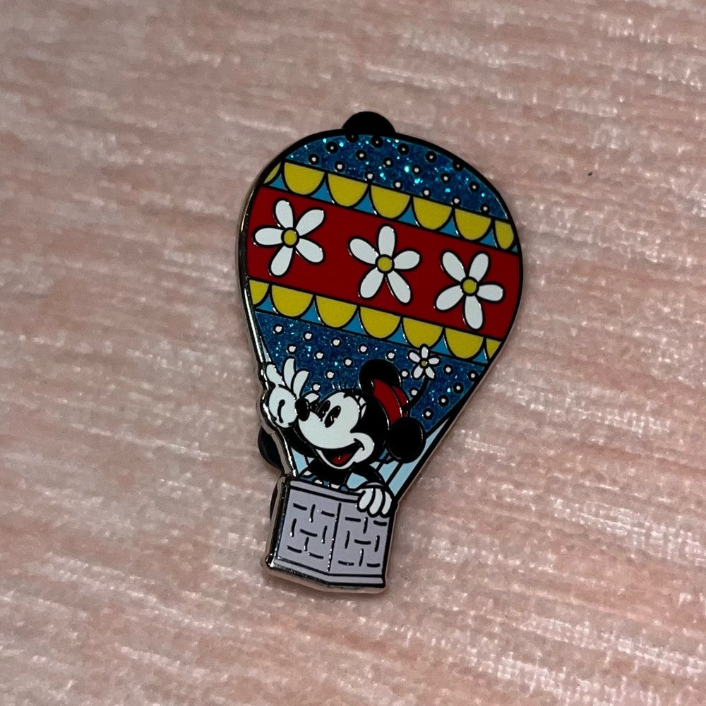 Minnie Mouse Hot Air Balloon Pin